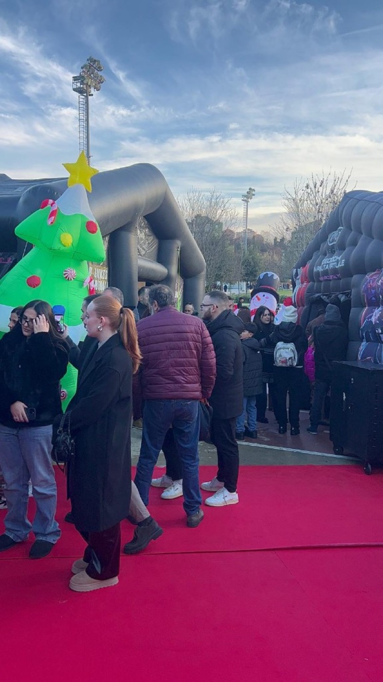 Pubblico e allestimento VR al Virtual Village