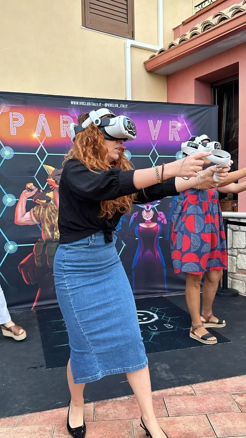 Esperienza VR in giardino con backdrop Party VR